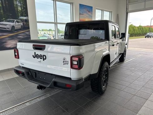 Used 2024 Jeep Gladiator Sport image 5