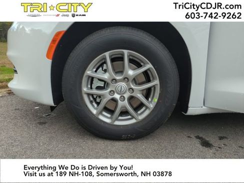 New 2026 Chrysler Voyager LX image 26