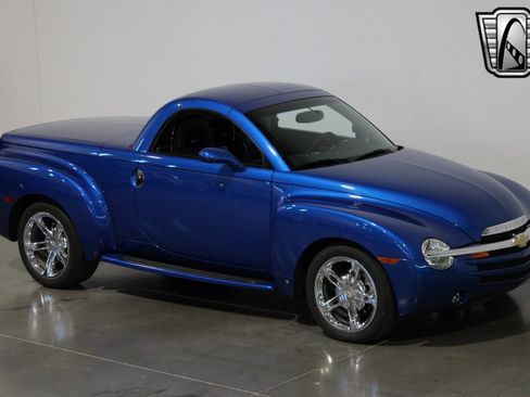 Used 2006 Chevrolet SSR w/ Preferred Equipment Group image 8