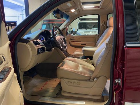 Used 2009 Cadillac Escalade AWD image 25