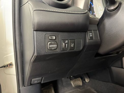 Used 2017 Toyota RAV4 XLE image 15