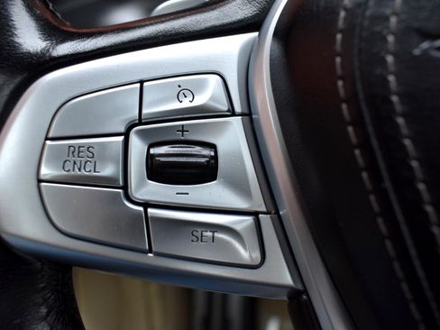 Used 2019 BMW 750i 750i Sedan w/ Executive Package image 24