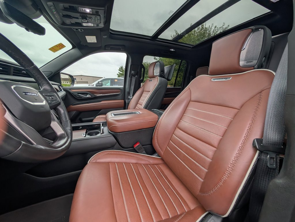 Used 2024 GMC Yukon XL Denali Ultimate AWD/4WD image 10