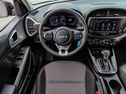 Certified 2025 Kia Soul LX w/ LX Technology Package FWD image 20