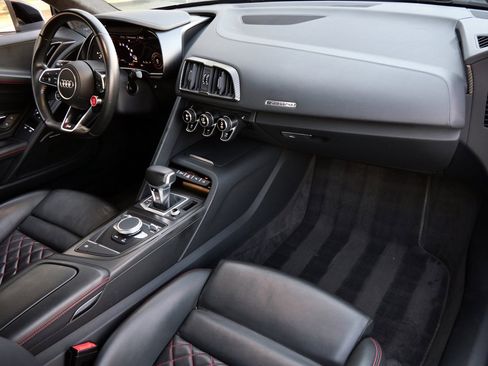 Used 2017 Audi R8 V10 w/ Carbon Exterior Package image 24