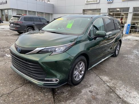 Used 2024 Toyota Sienna XLE image 10