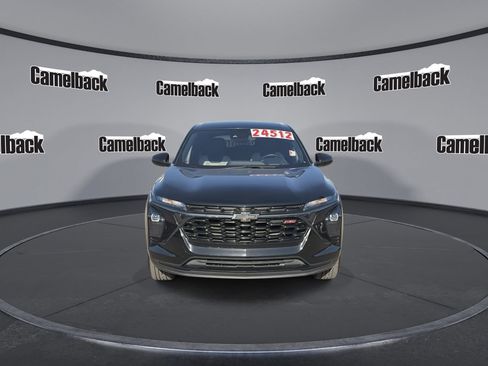 Used 2024 Chevrolet Trax RS w/ Driver Confidence Package FWD image 2