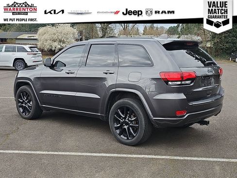 Used 2018 Jeep Grand Cherokee Altitude AWD/4WD image 4