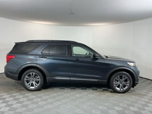 Used 2022 Ford Explorer XLT w/ Equipment Group 202A AWD/4WD image 4
