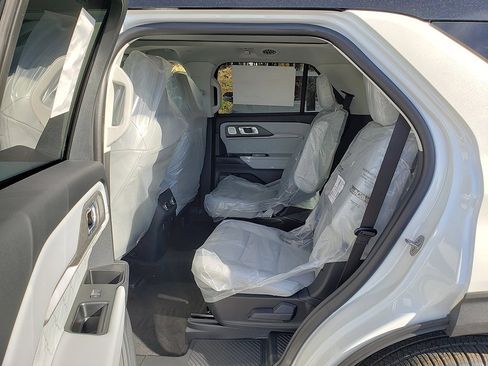 New 2026 Ford Explorer Platinum w/ LUX Leather Package image 11