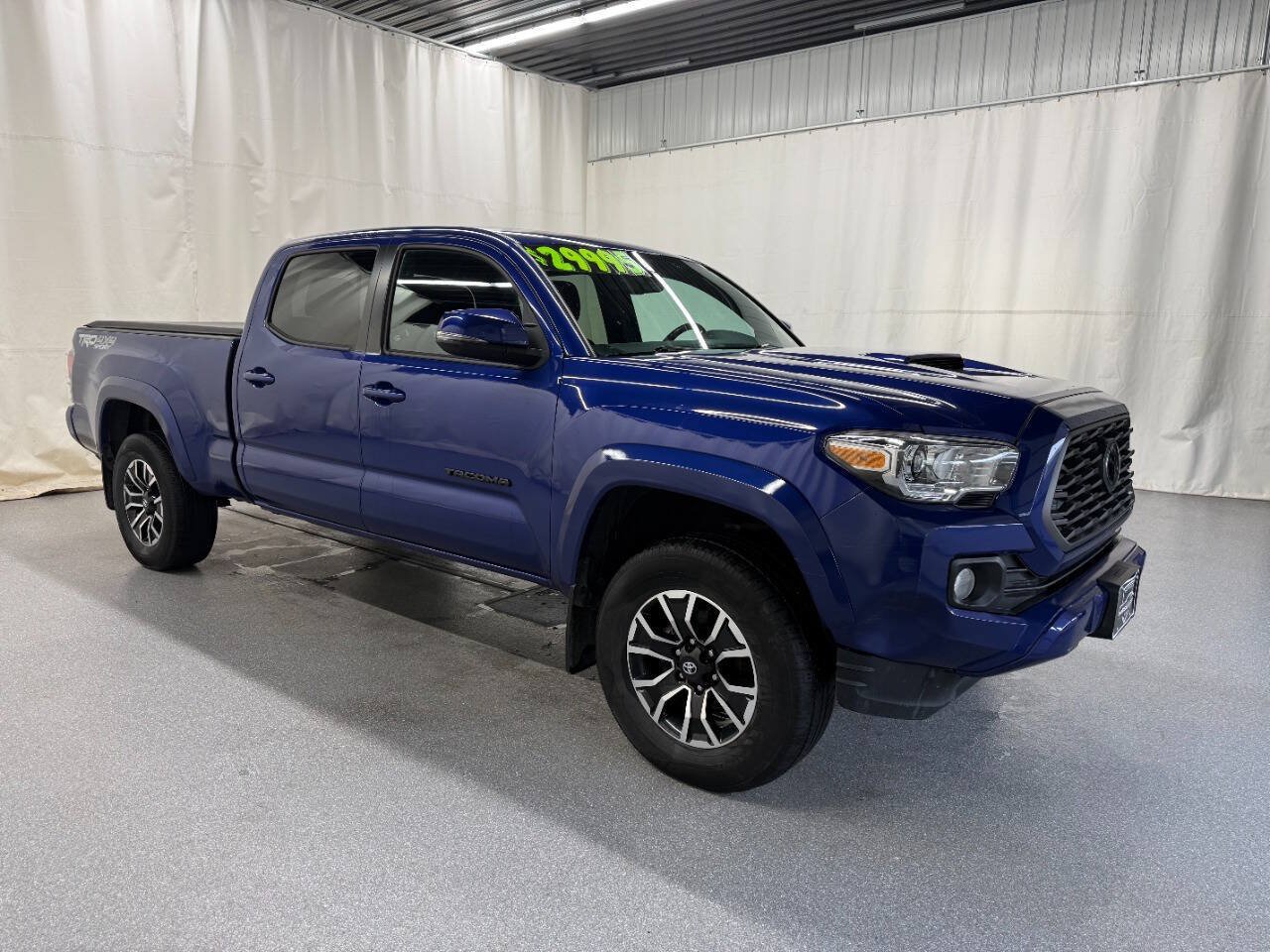 Used 2022 Toyota Tacoma TRD Sport w/ Technology Package AWD/4WD image 3