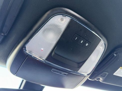 Used 2018 Dodge Charger R/T image 19