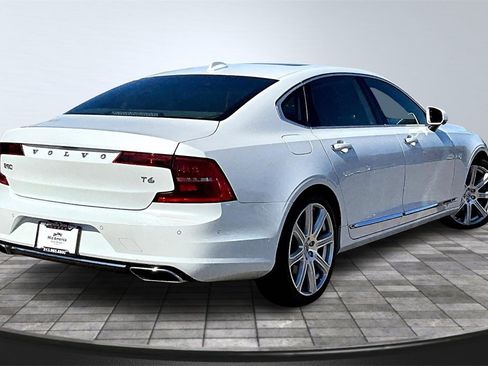 Used 2018 Volvo S90 T6 Inscription w/ Convenience Package image 2