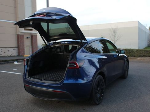 Used 2022 Tesla Model Y Long Range image 36