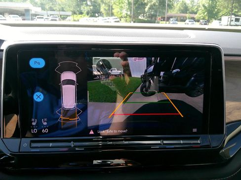 Used 2024 Volkswagen Atlas SE image 24