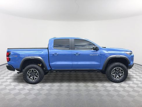 Used 2025 Chevrolet Colorado ZR2 w/ Technology Package AWD/4WD image 4