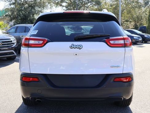 Used 2017 Jeep Cherokee Latitude w/ Safety/Convenience Group image 6
