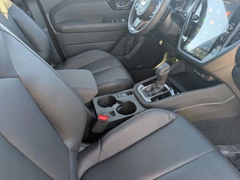 Used 2025 Subaru Forester Limited image 19