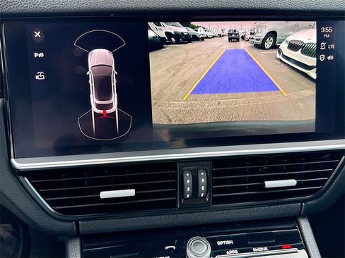 Used 2022 Porsche Cayenne Platinum Edition image 15