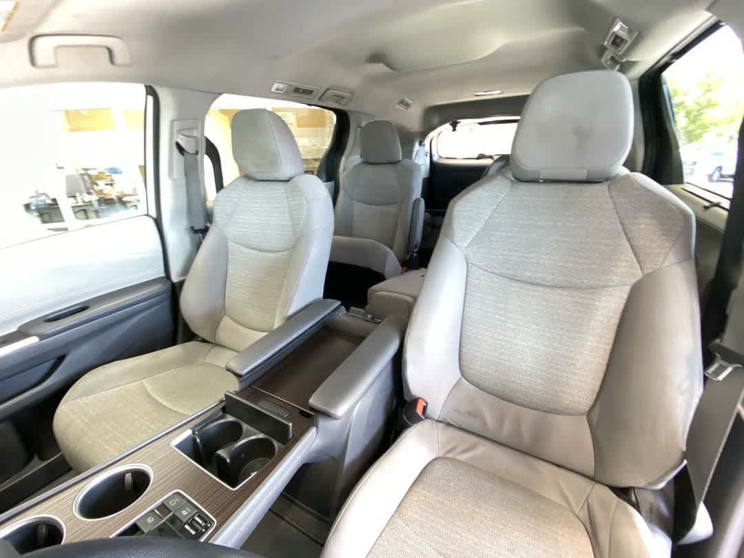 Used 2023 Toyota Sienna LE AWD/4WD image 14