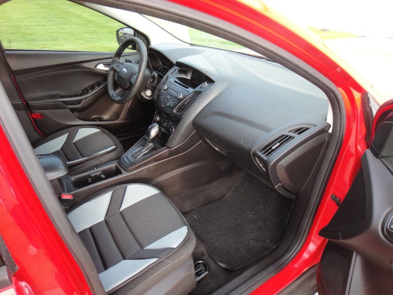 Used 2017 Ford Focus SE FWD image 10