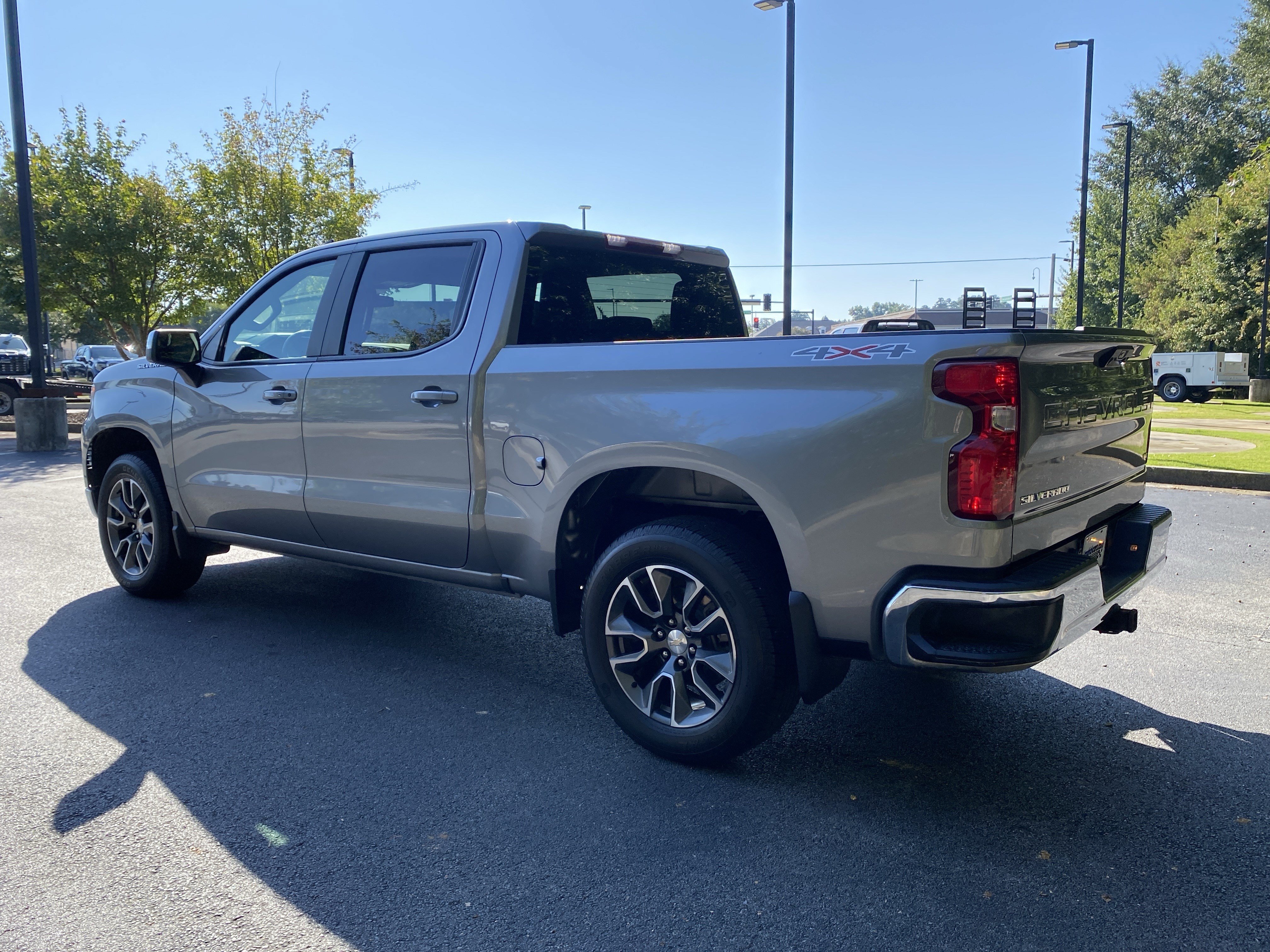Used 2023 Chevrolet Silverado 1500 LT AWD/4WD image 7