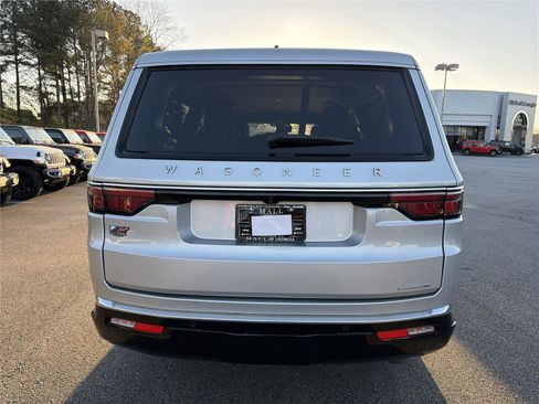 Used 2024 Jeep Wagoneer L Series II w/ Flexible Seating Group image 5
