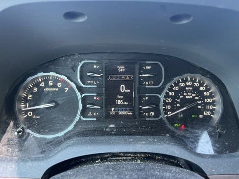 Used 2021 Toyota Tundra Limited w/ Limited Premium Package AWD/4WD image 7