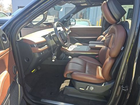 Used 2025 Lincoln Navigator Reserve AWD/4WD image 2