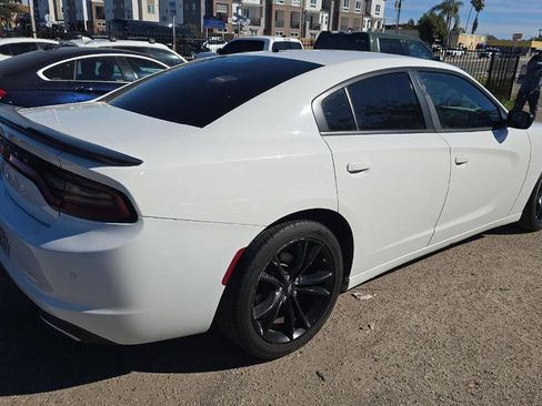 Used 2018 Dodge Charger SXT w/ Blacktop Package image 3