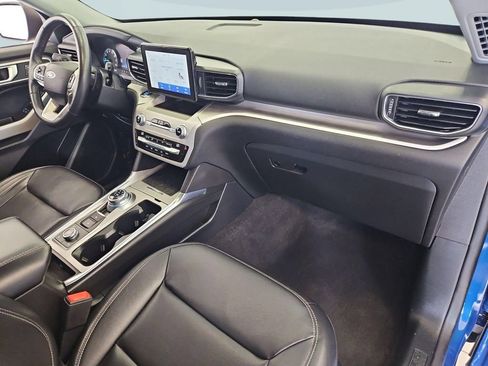 Used 2021 Ford Explorer XLT w/ Equipment Group 202A AWD/4WD image 29