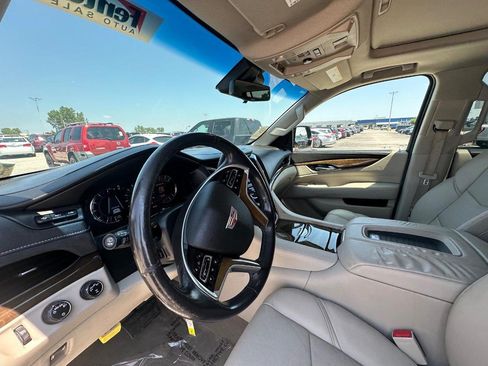 Used 2018 Cadillac Escalade ESV Premium Luxury AWD/4WD image 17