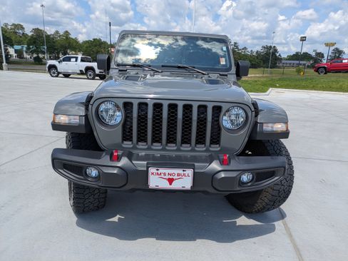 Used 2022 Jeep Gladiator Rubicon w/ Trailer Tow Package AWD/4WD image 2