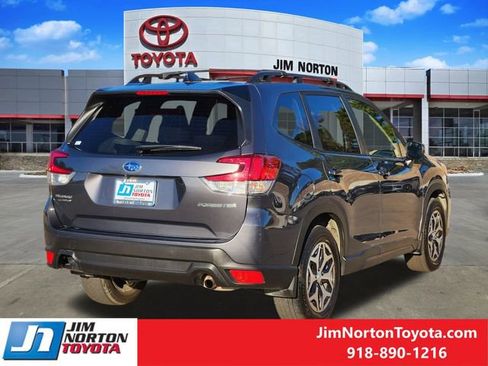 Used 2024 Subaru Forester Premium image 6