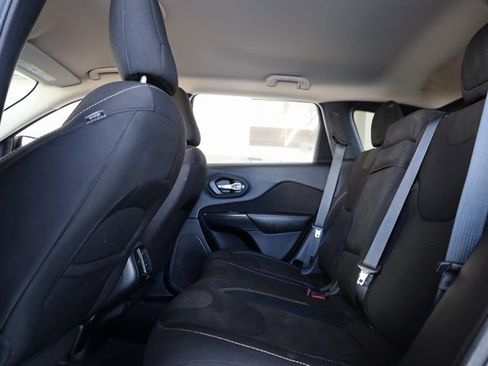 Used 2016 Jeep Cherokee Latitude w/ Safety/Convenience Group image 24