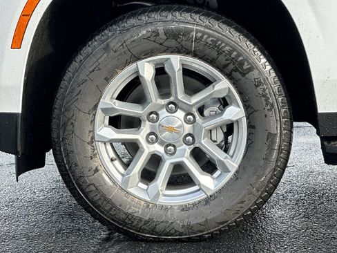 New 2026 Chevrolet Suburban LS image 25