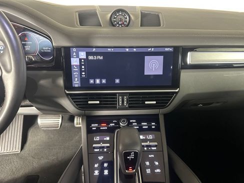 Used 2020 Porsche Cayenne Turbo AWD/4WD image 28