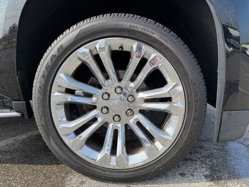 Used 2019 Cadillac Escalade Luxury w/ LPO, Radiant Package image 25