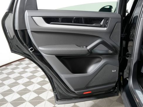 New 2026 Porsche Cayenne Coupe AWD/4WD image 31
