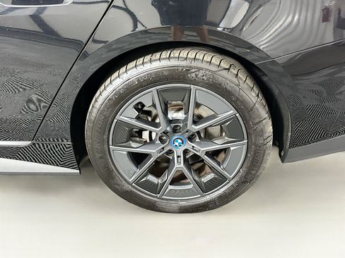 Used 2023 BMW i4 eDrive35 RWD image 11