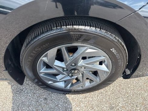 Used 2024 Hyundai Elantra SEL FWD image 13
