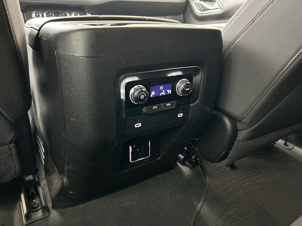 Used 2024 GMC Yukon SLE AWD/4WD image 18