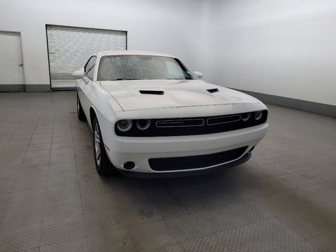 Used 2016 Dodge Challenger SXT RWD image 14