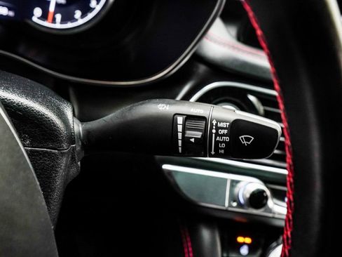 Used 2022 Genesis G70 3.3T image 35