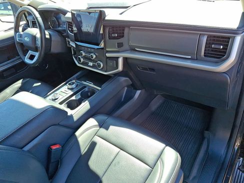 Used 2023 Ford Expedition XLT image 34