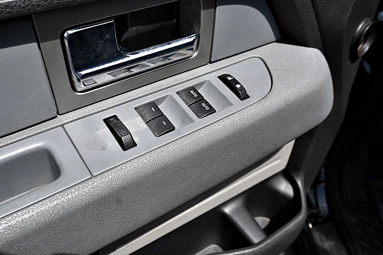 Used 2011 Ford F150 XLT w/ XLT Convenience Pkg RWD image 12