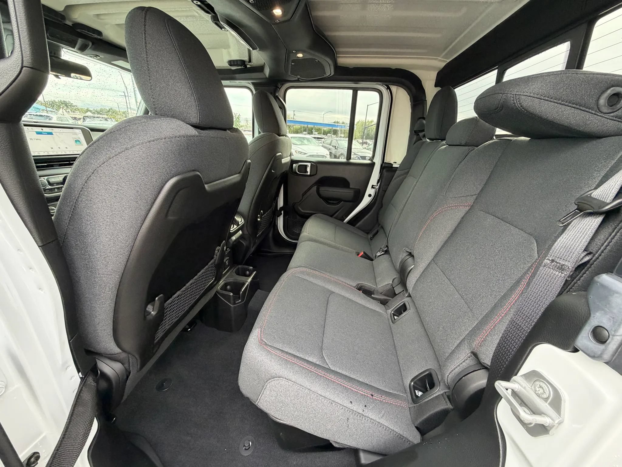Used 2025 Jeep Gladiator Rubicon AWD/4WD image 18