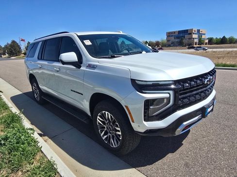 Used 2025 Chevrolet Suburban Z71 image 7
