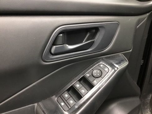 Used 2024 Nissan Rogue S AWD/4WD image 7