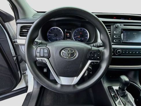 Used 2019 Toyota Highlander LE FWD image 36